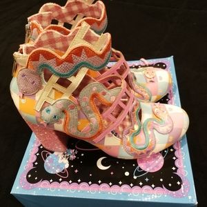 BNWOT snakes and adders size UK 40 (US 9) shoes